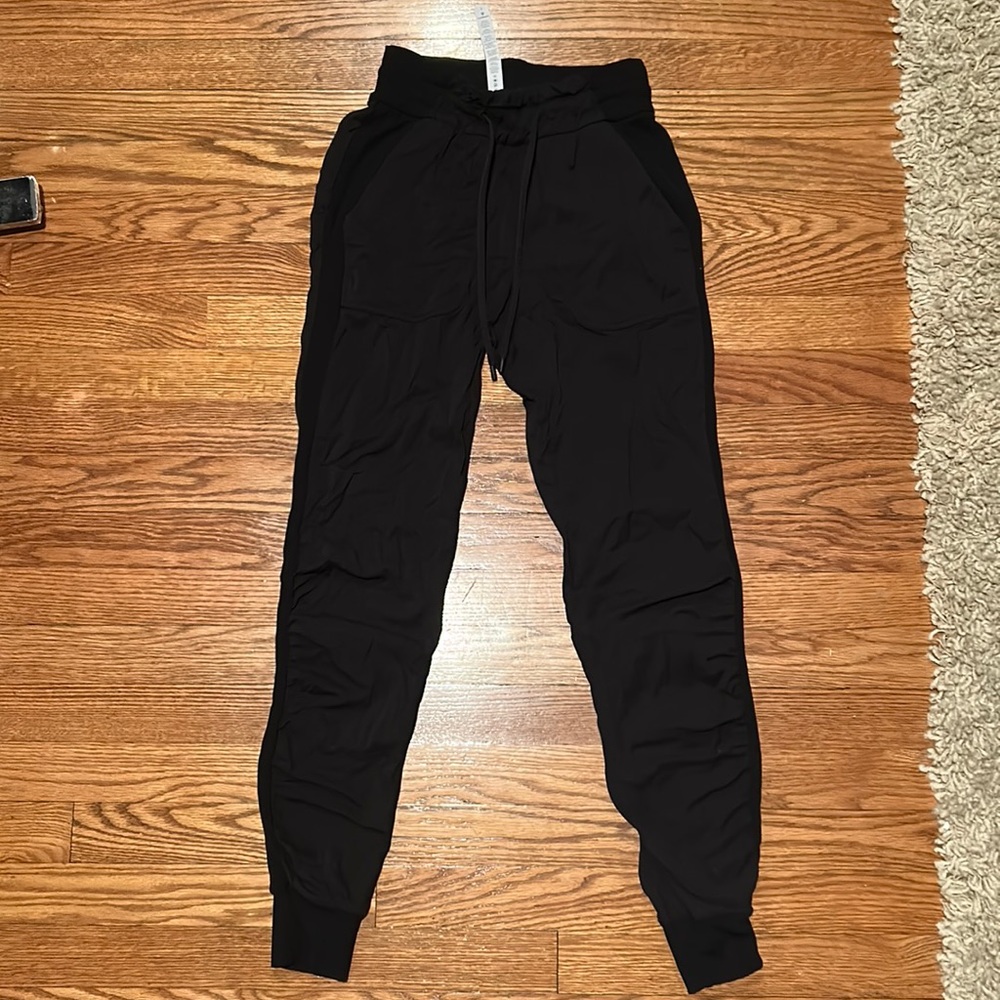 Lululemon size 2 black joggers!